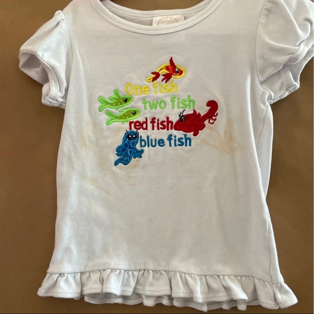 Dr Seuss One Fish Two Fish Red Fish Blue Fish 5T shirt